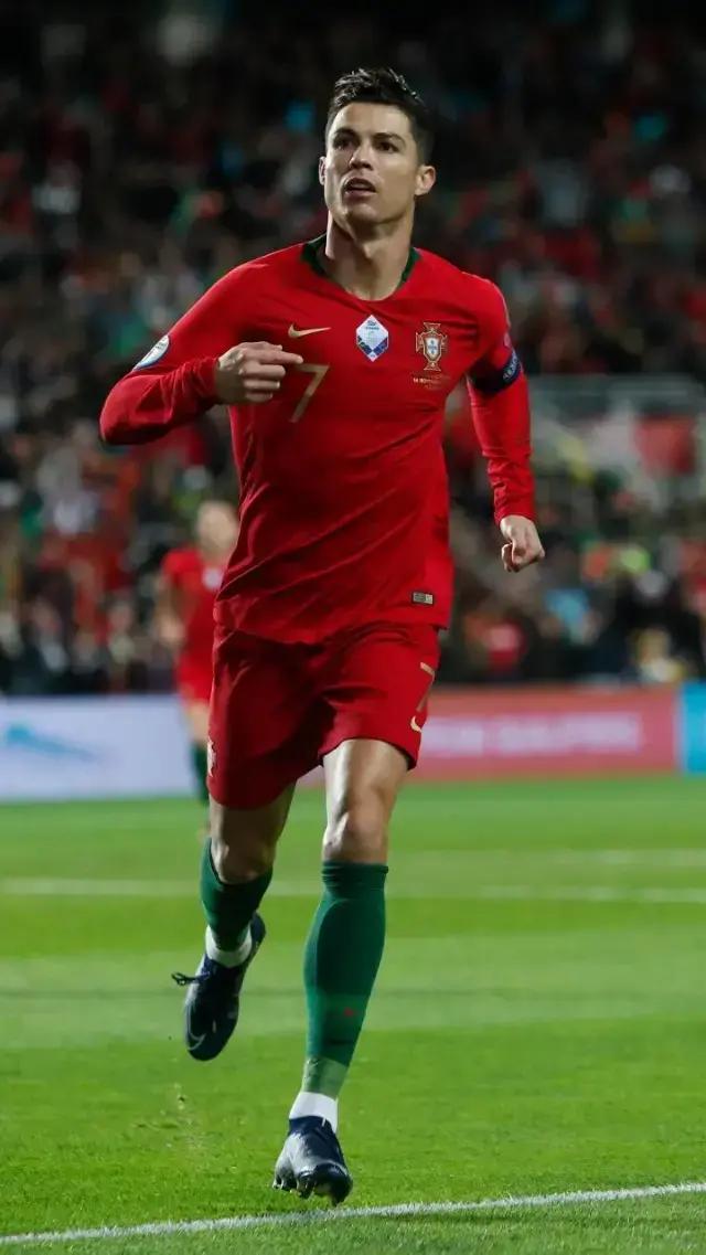 世界足坛目前十大巨星第一名,世界足坛历史十大巨星