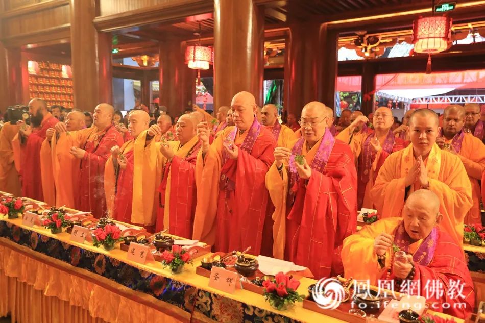 103岁高僧圆寂身影悬在空中,103岁高僧