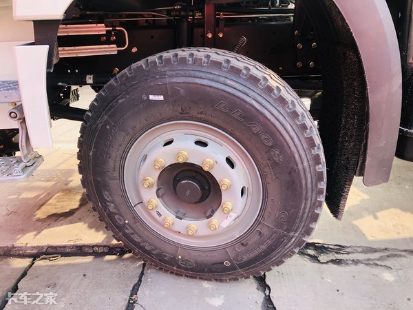 国六动力强劲车,国六解放j6p牵引车自重