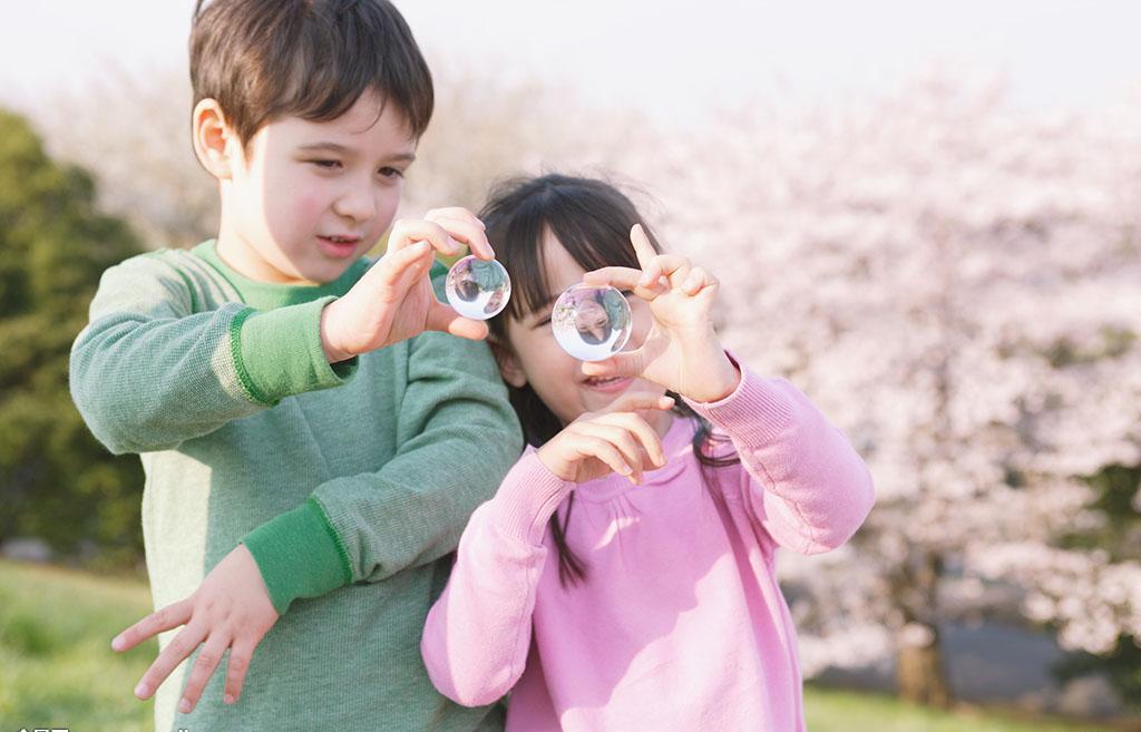 孩子有狐臭该怎样给她解释,孩子有遗传狐臭怎么办