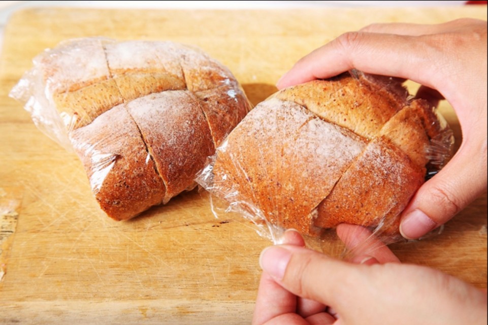 新出炉的面包怎么保存,买的面包第二天吃怎么保存