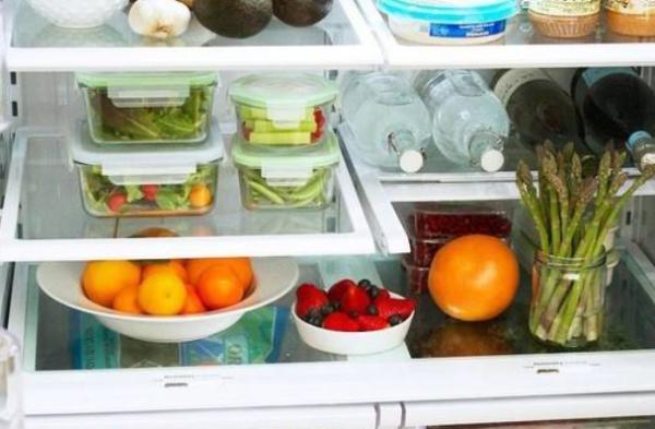 冰箱里的菜味怎么去除,冰箱有异味放什么食物都染上异味