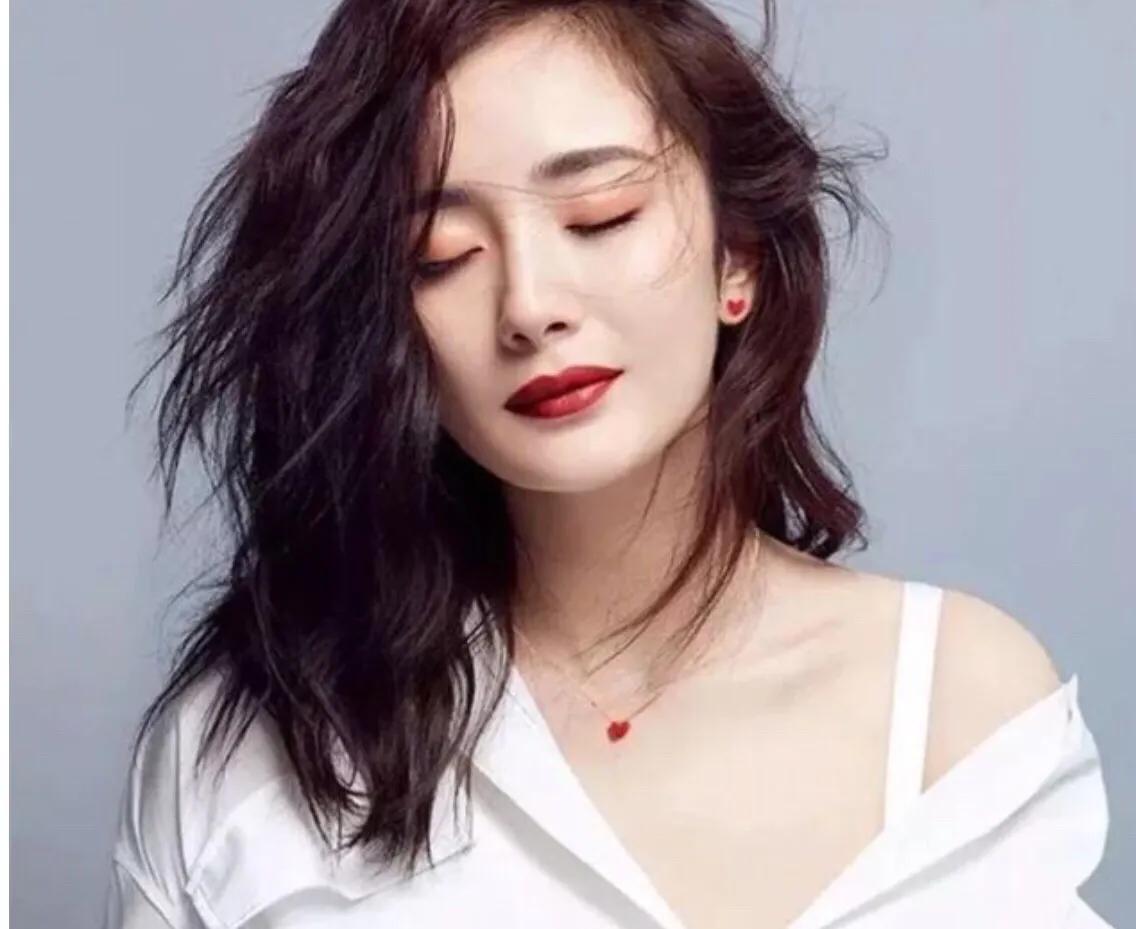 赵丽颖脖子里的项链,赵丽颖红心项链