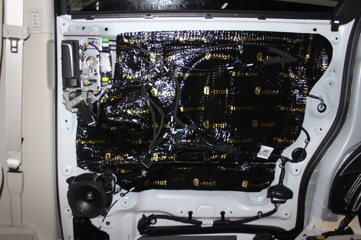 别克gl8音响改装升级,别克gl8音响改装超薄低音