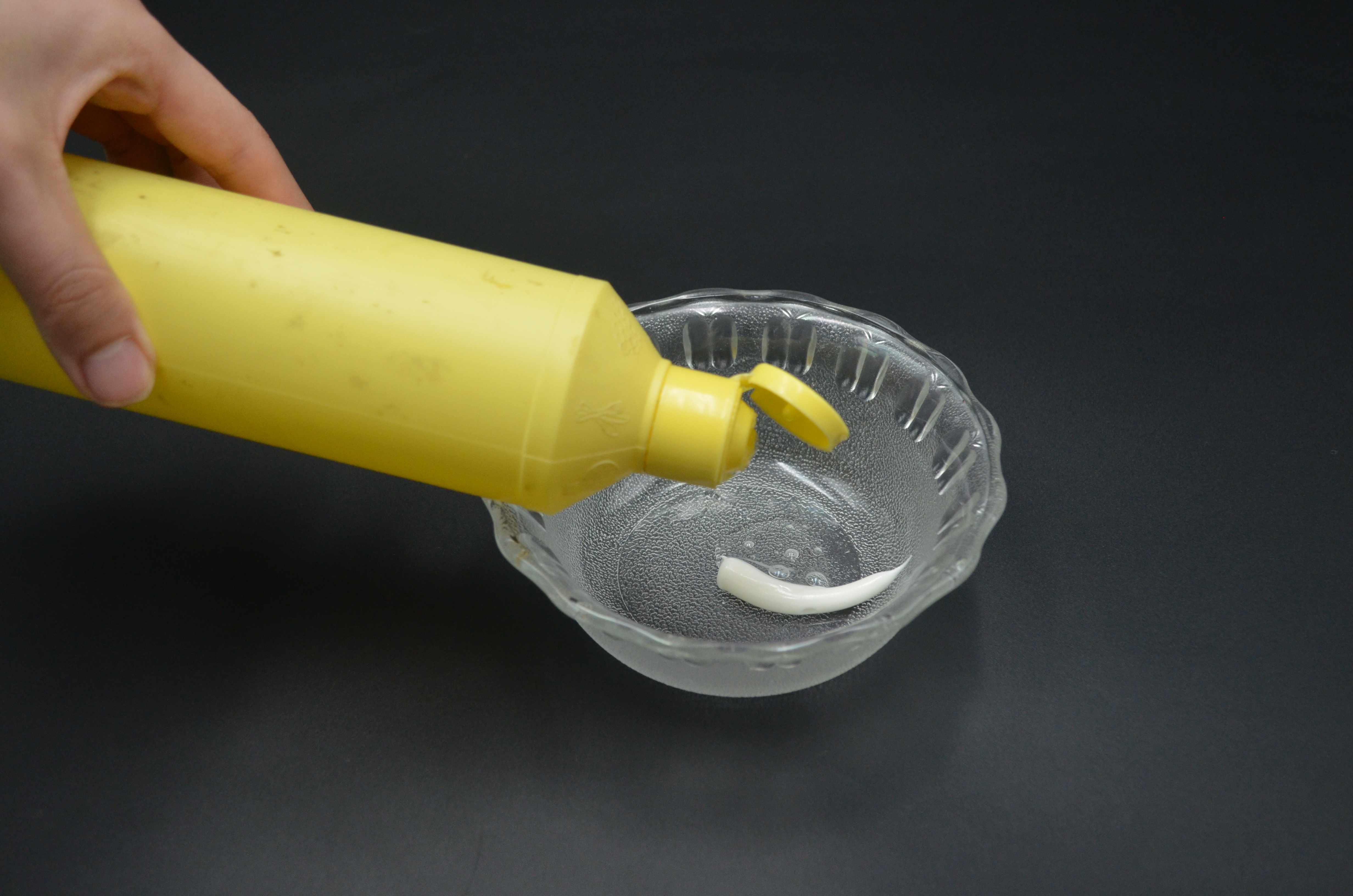 羽绒服发黄没有白醋怎么洗,羽绒服发黄污渍怎么去除