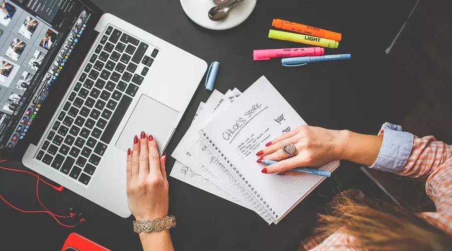 如何跟客户聊天话术,怎么学会跟客户聊天不尬聊