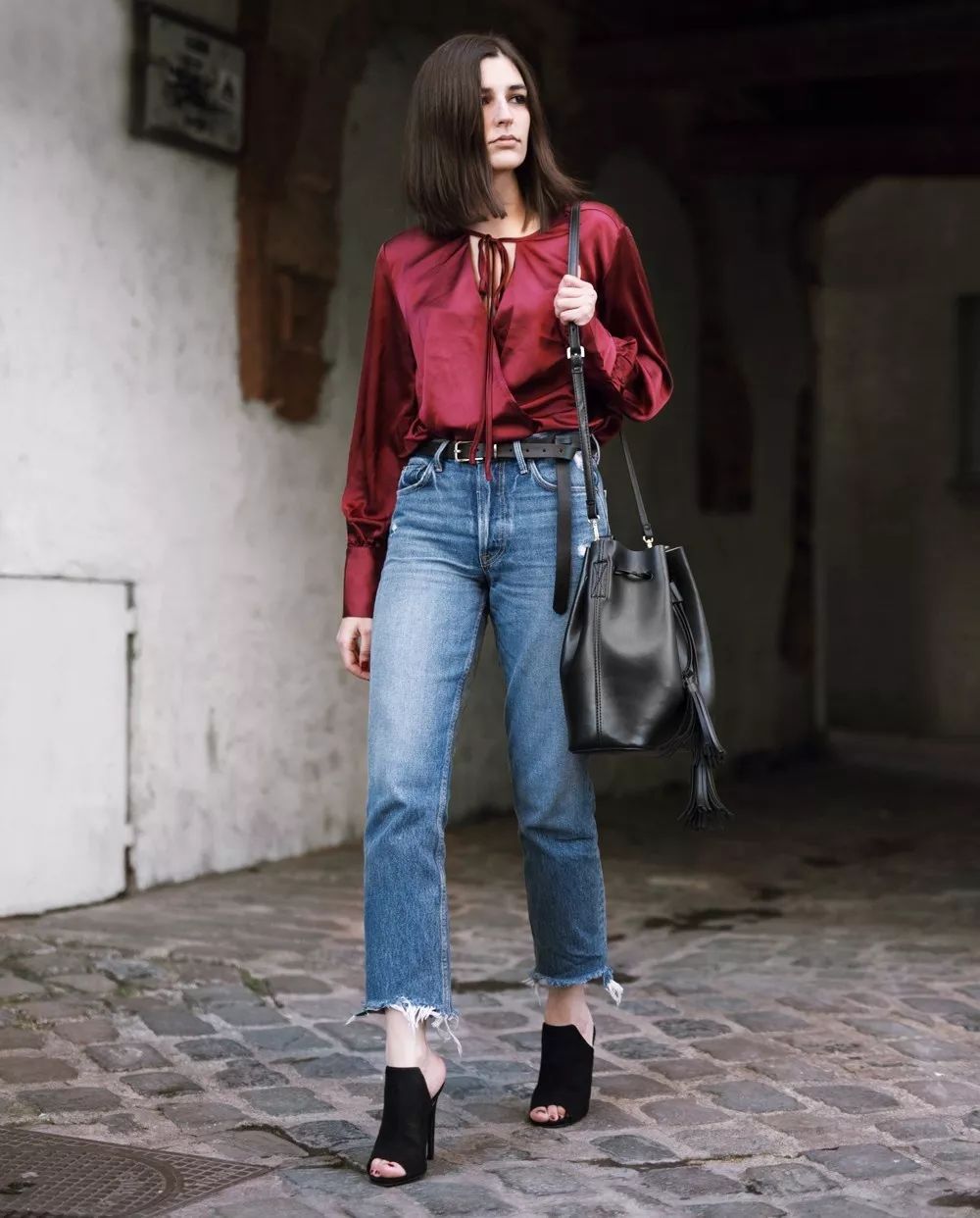 会背水桶包的人,会背奢侈品包包