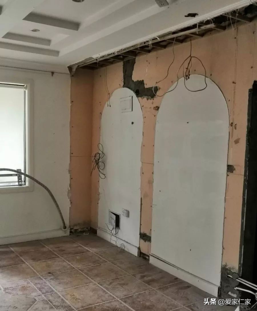 她买下32㎡上海老旧学区房，为女儿打造小桃园，还有超舒适大庭院