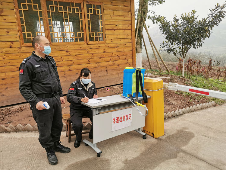 防疫一线的坚守,抗疫一线拼搏