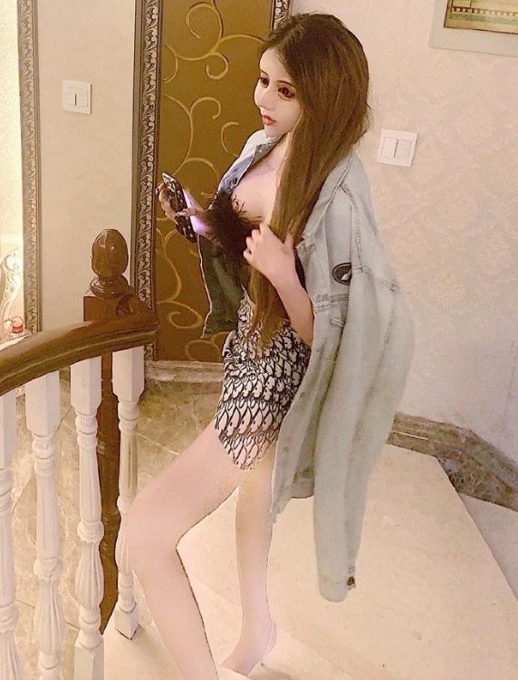 13岁女孩整成芭比,花170万整容成美少女