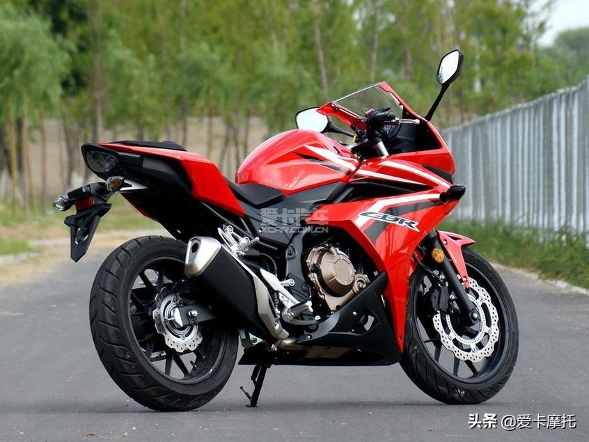 长腿小姐姐骑摩托车,新手的第一辆仿赛摩托车推荐