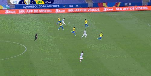 视频裁判靠谱吗,var裁判与主裁冲突