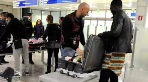 只因带了这些东西，被罚！看完后，澳洲留学生笑了