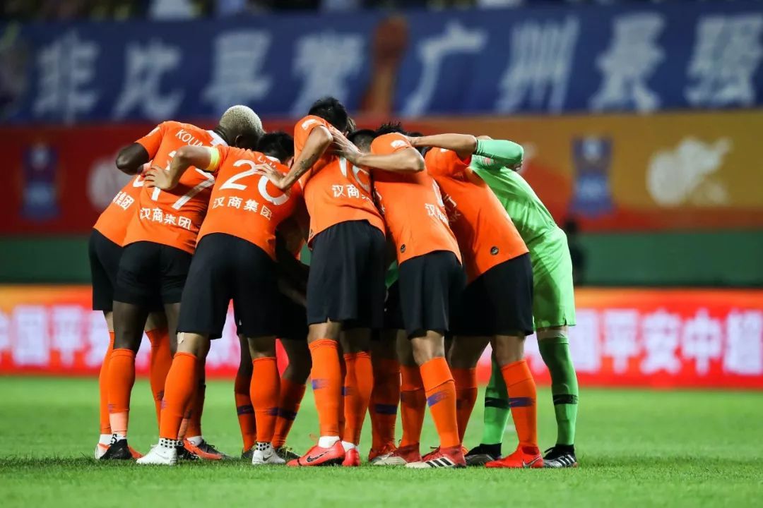 武汉卓尔0:5广州恒大,坚韧如钢铁温柔如蝶翼
