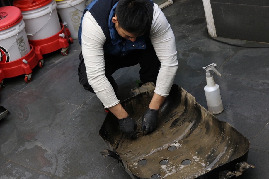 怪兽修车:修复一辆09款中东版丰田霸道,最终旧车变新车