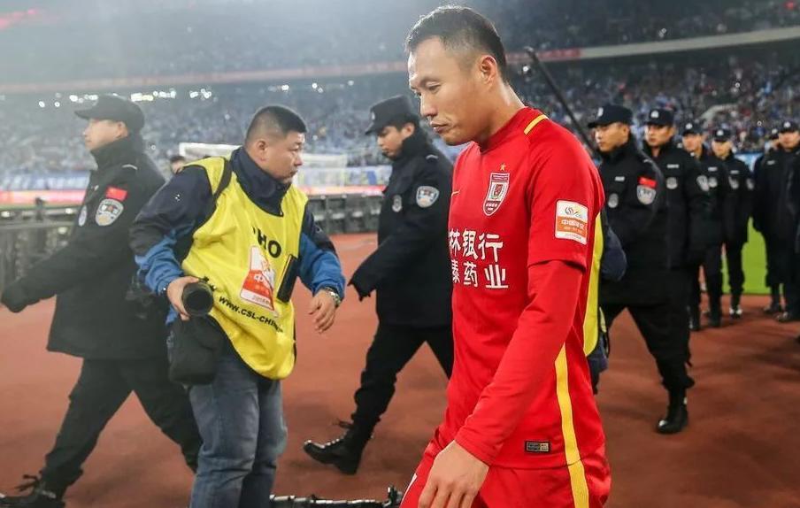 顶级联赛光鲜亮丽,低级球队难以维持,东北足球不仅在东北