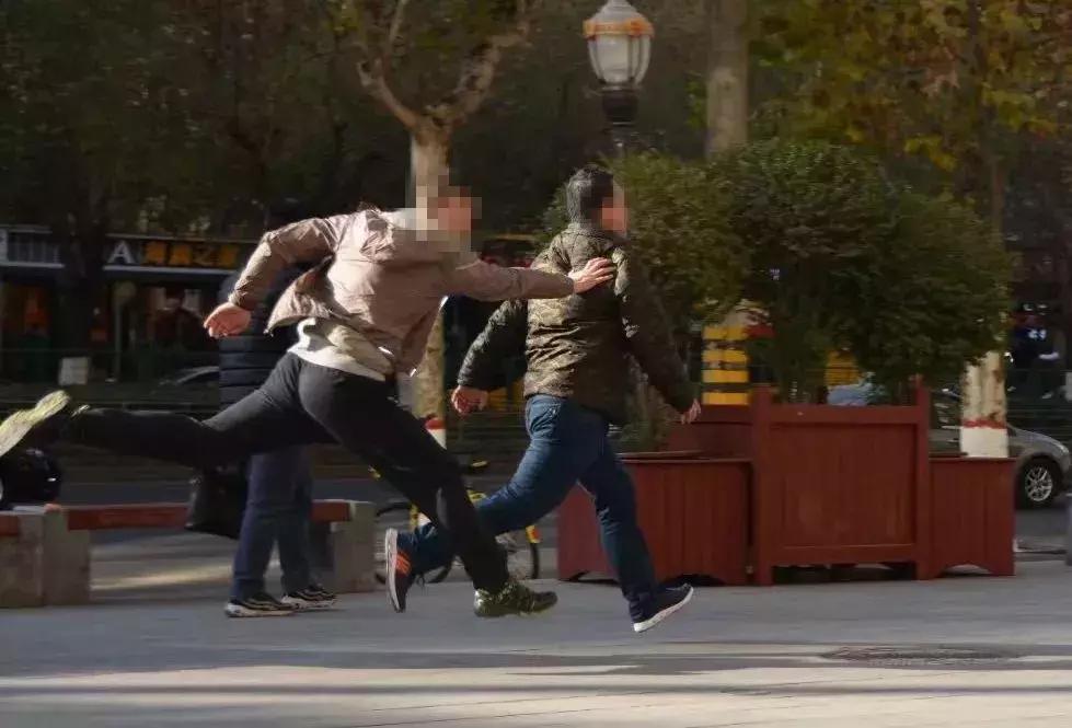 便衣警察背后的故事,便衣民警真实故事