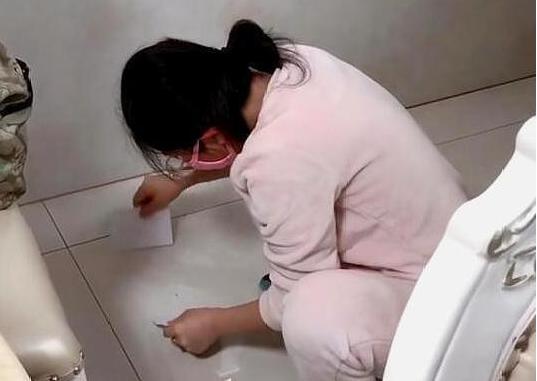 孩子误食水银立马吐出来了,小孩误食水银后催吐了