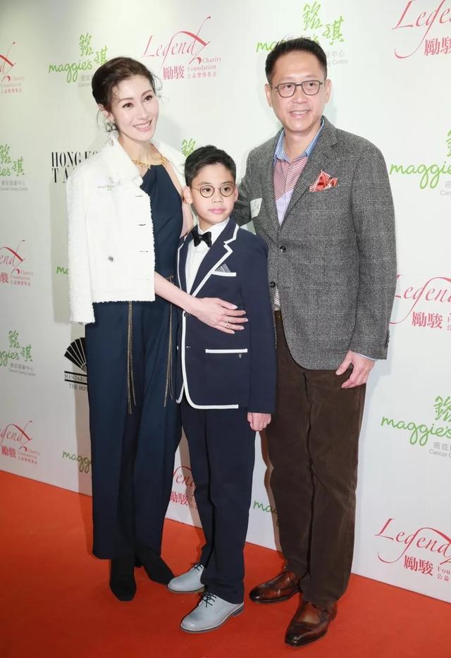 李嘉欣紧身裤搭配,李嘉欣胖时