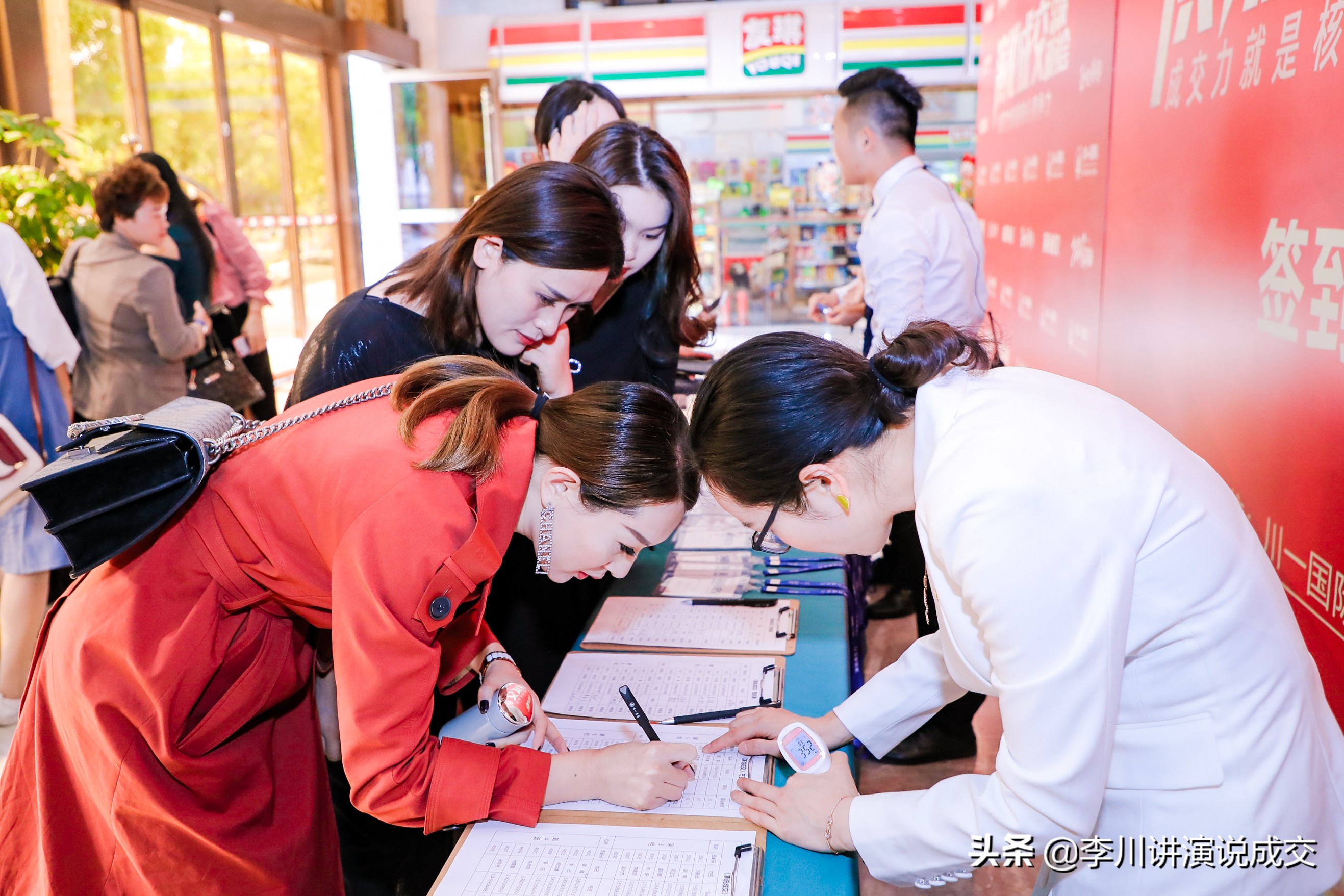 三招学会销售高手高效签单,销售签单高情商技巧