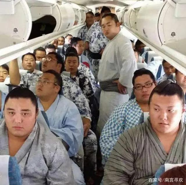 日本出上联，“本日飞机飞日本”，我国网友对的下联大快人心