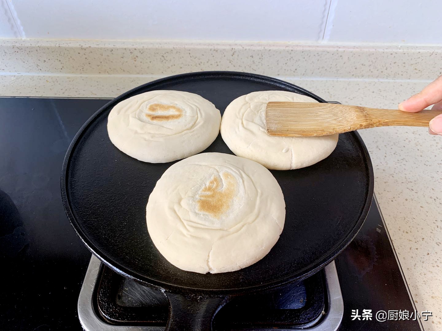 白吉馍和潼关肉夹馍的做法全过程,早餐别再吃油条包子