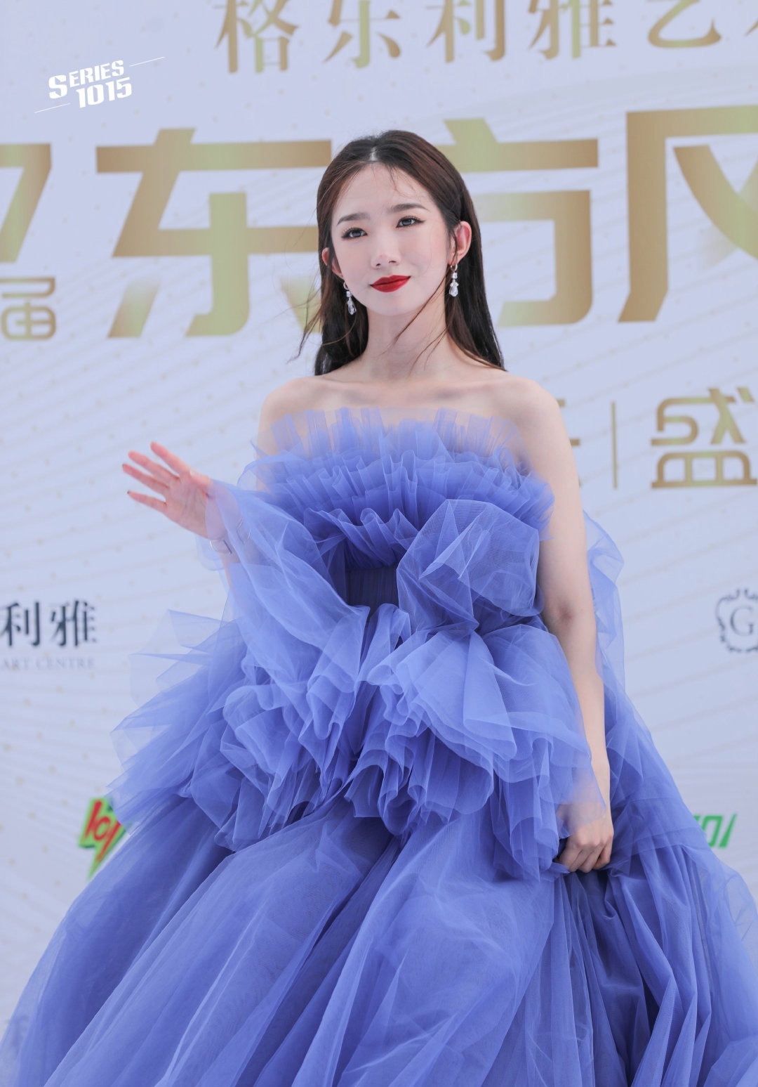 大小眼女生如何变美,女生眼距宽对颜值的影响