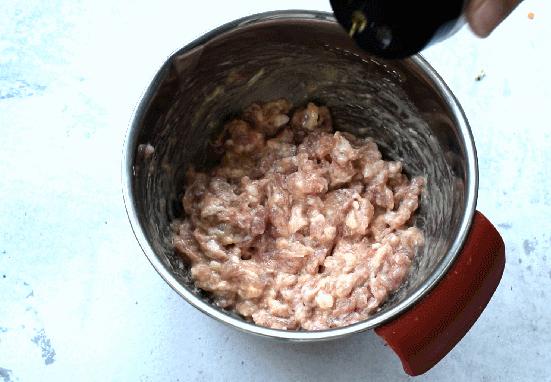 外酥里嫩满口汤汁的生煎包,外酥里嫩鲜香入味营养健康