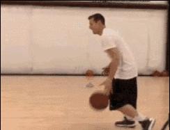 专门针对行进间控球运球训练教学,儿童行进间运球控球