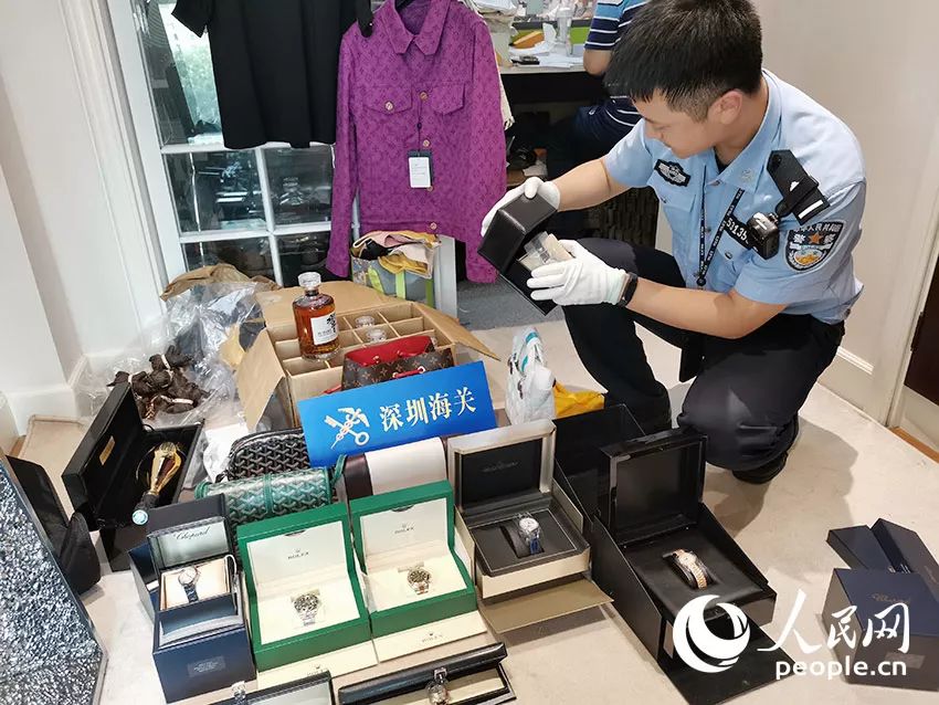 半年赚300万的团伙,代购赚钱被判刑案例