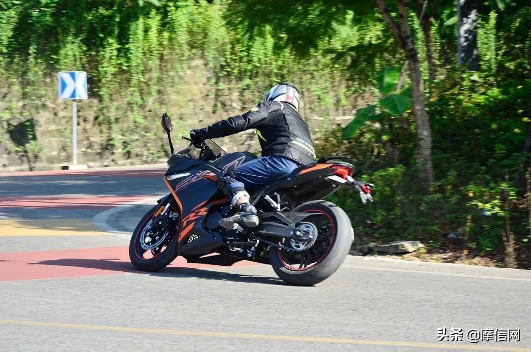 无极300rr和阿普利亚250选哪个好,2万公里的无极300rr值得买吗