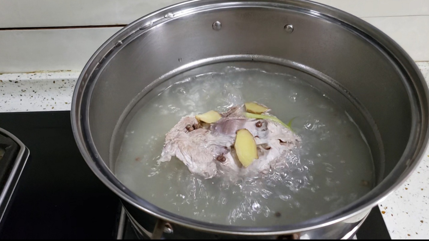 瘦肉别再炒着吃，换种新做法，凉拌肉片爽口嫩滑，吃起来太过瘾了