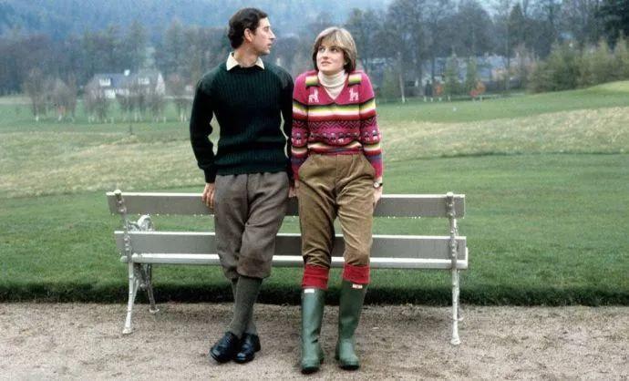 下雨天该不该穿aj,适合在雨天穿的aj