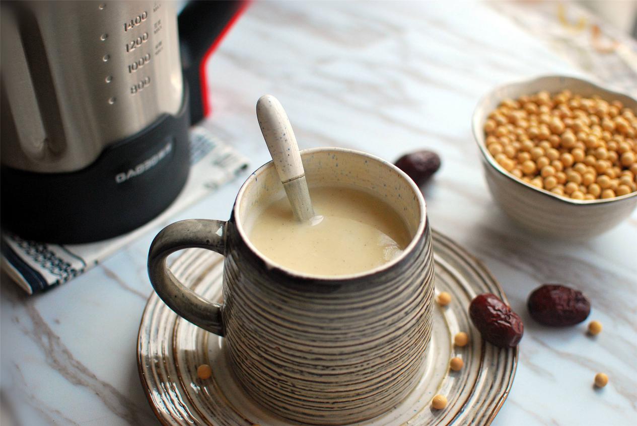 为什么豆浆机打出来的豆浆有点涩,自己榨豆浆为什么喝起来有点涩