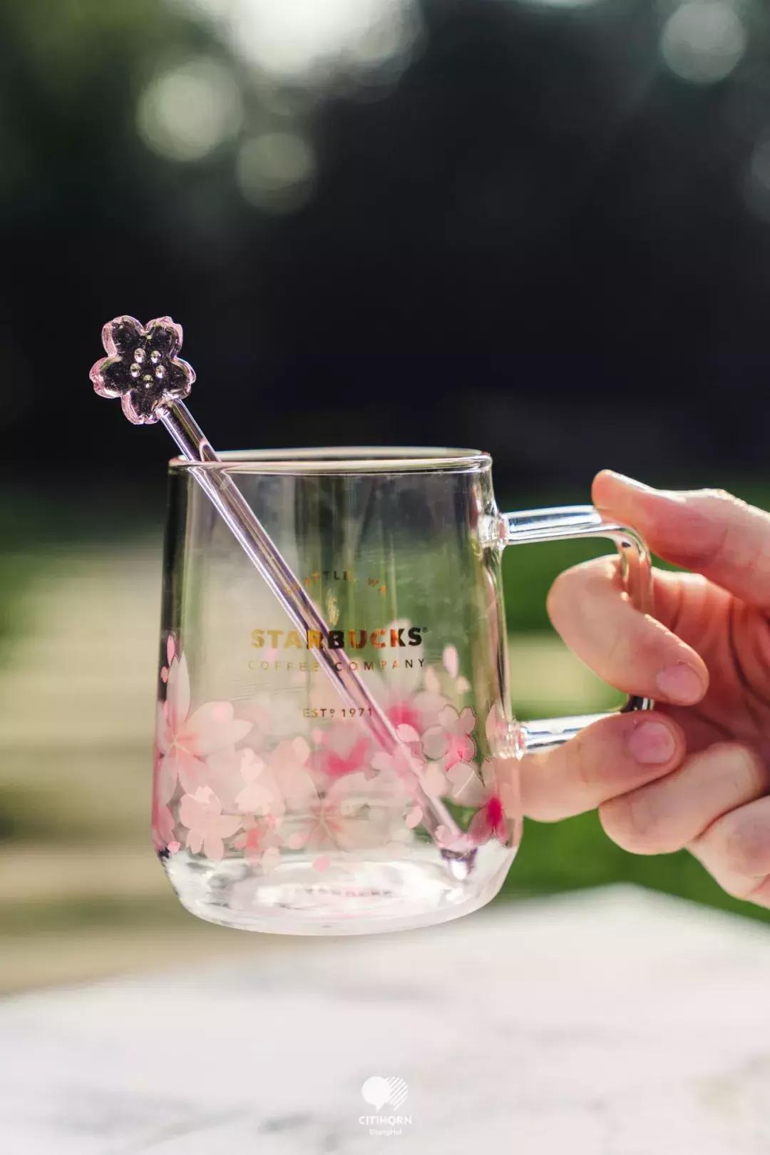 星巴克最新樱花杯,星巴克2019樱花季杯子