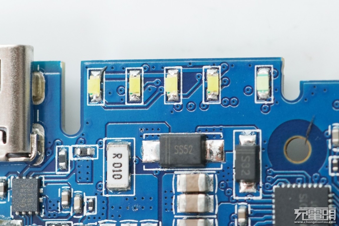 小米充电宝30000快充版拆开,小米无线充电宝10w和30w对比