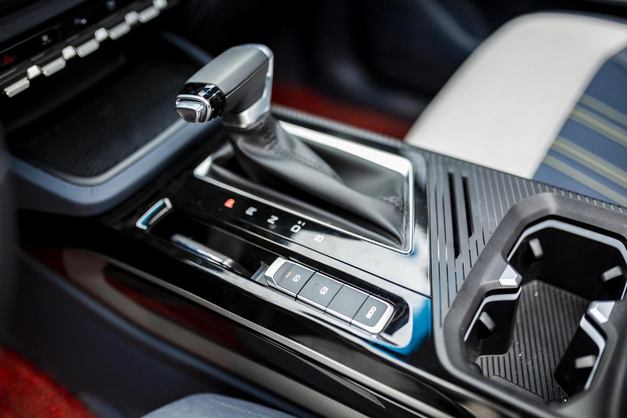 10万左右语音控制车,语音控制智能沙发多少钱