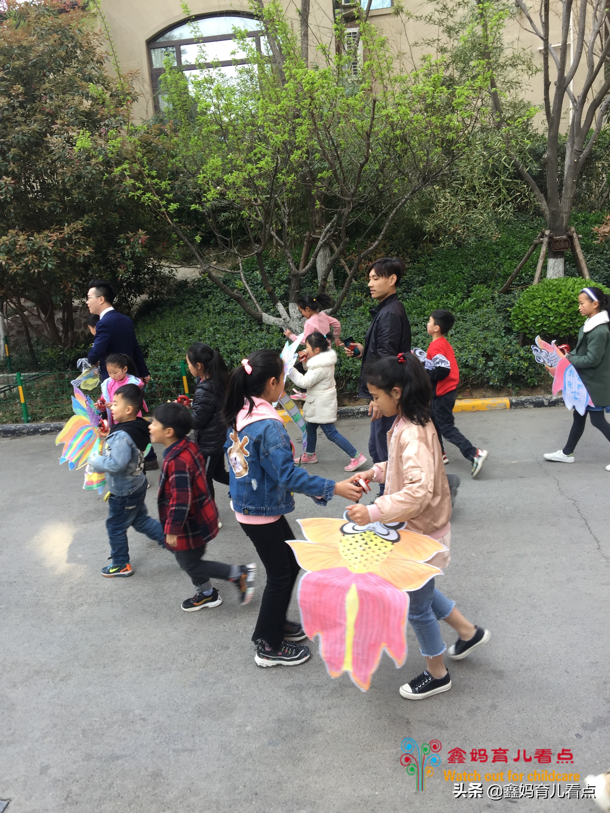 半岁宝宝，视听发育已经接近成人，宝妈竟然这么做。