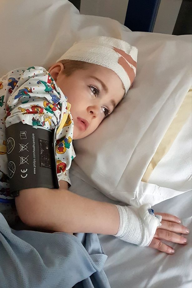 五岁英国残疾男孩,英国5岁小男孩被虐待致死