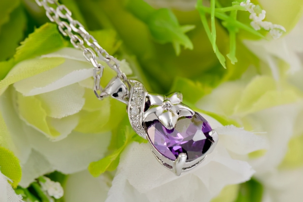 锁骨链搭配衣服,锁骨链能搭配的衣服