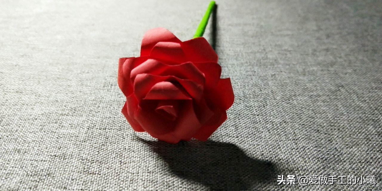 折一束玫瑰花教程简单,怎么用正方形纸折玫瑰花简单折法