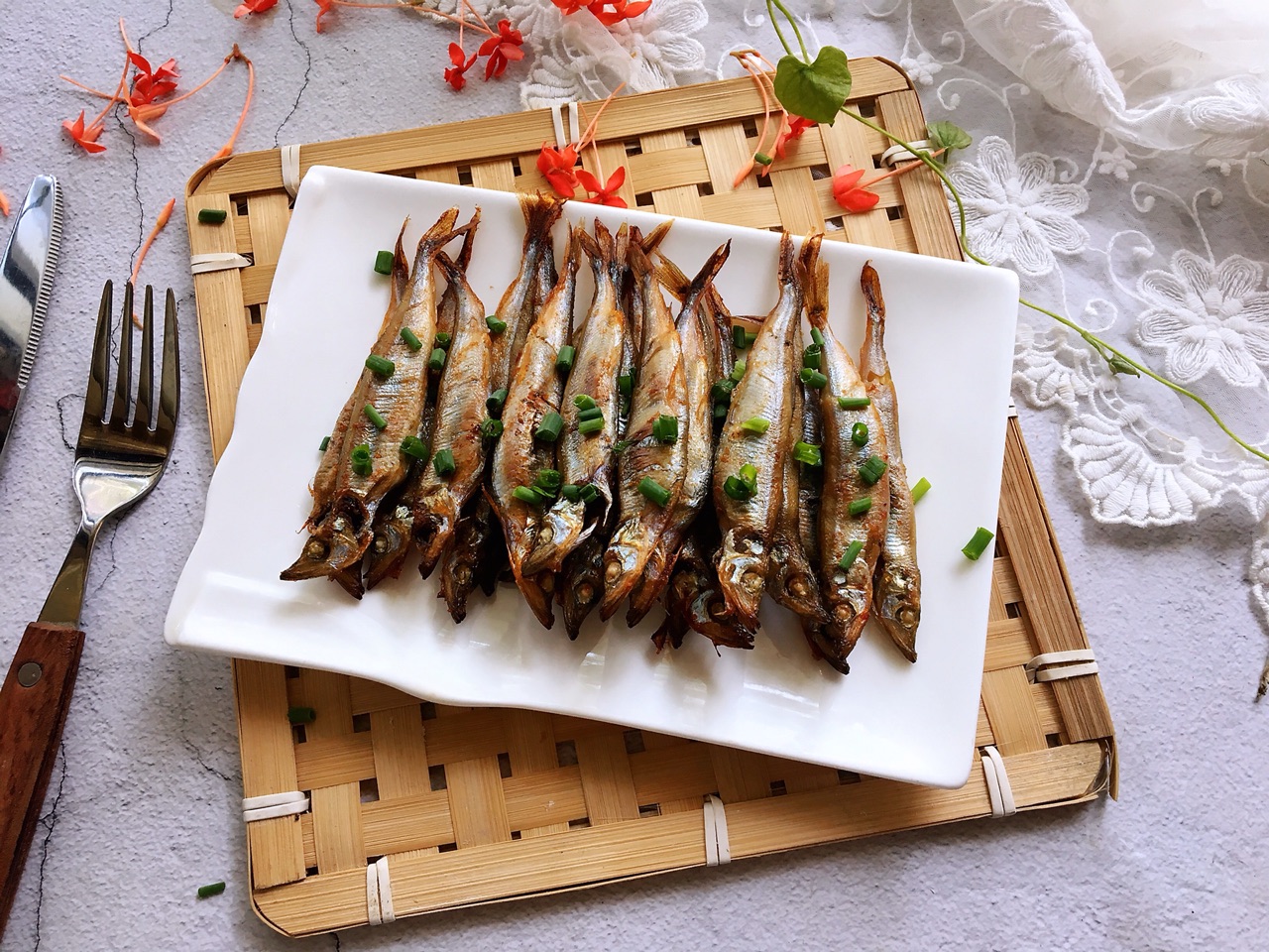 烤多春鱼正宗做法,香辣多春鱼各种做法