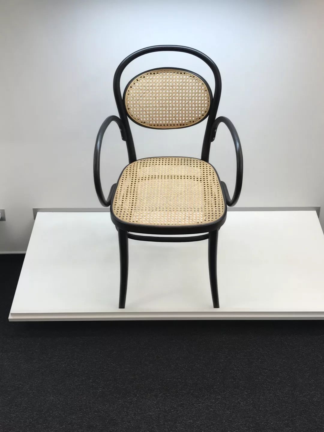 探访TON工厂看经典椅子背后的故事|疯狂24h我们去捷克干了啥？