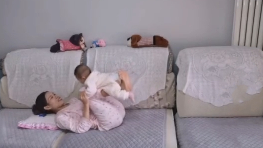 不用教具就能和宝宝玩的10个早教游戏，0到2岁宝宝适用