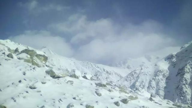 岗什卡雪山海拔多少米,圣洁的雪山辽阔的草原叫什么名字