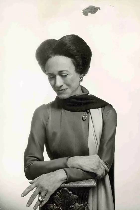 英国历史上最禁断的爱恋：国王退位，只为与她成婚