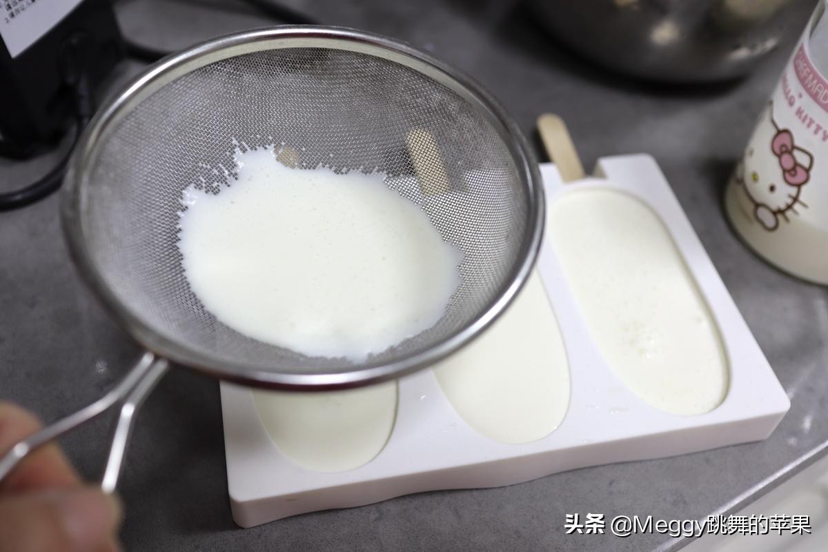 用简单的材料做雪糕,自制雪糕不用冰激凌粉奶香浓郁