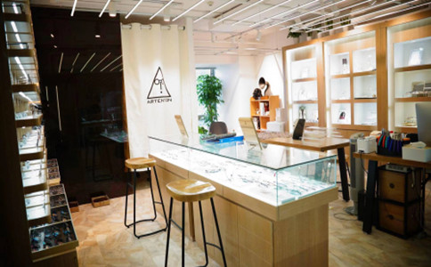 眼镜店怎么做好销售的方法和技巧,眼镜店销售技巧和话术视频