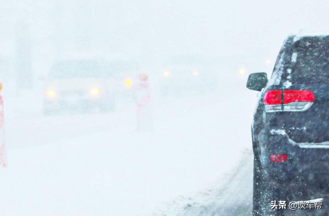 轮胎在雪地打滑怎么解决,雨雪天气车打滑怎样操作