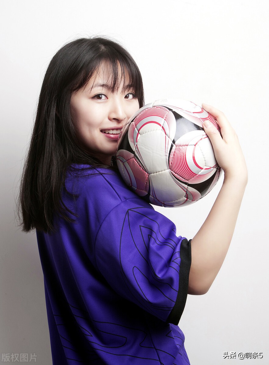 沈阳中泽的足球宝贝，衣服真好看